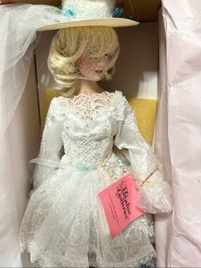 Vintage Paradise Galleries White Lace Porcelain Bride Doll With Hat & Veil